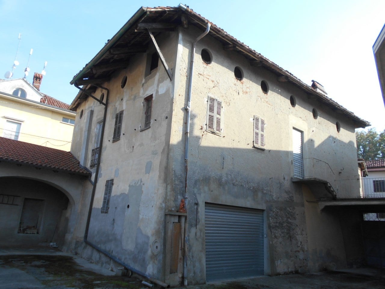 PALAZZO in VENDITA a MONCRIVELLO