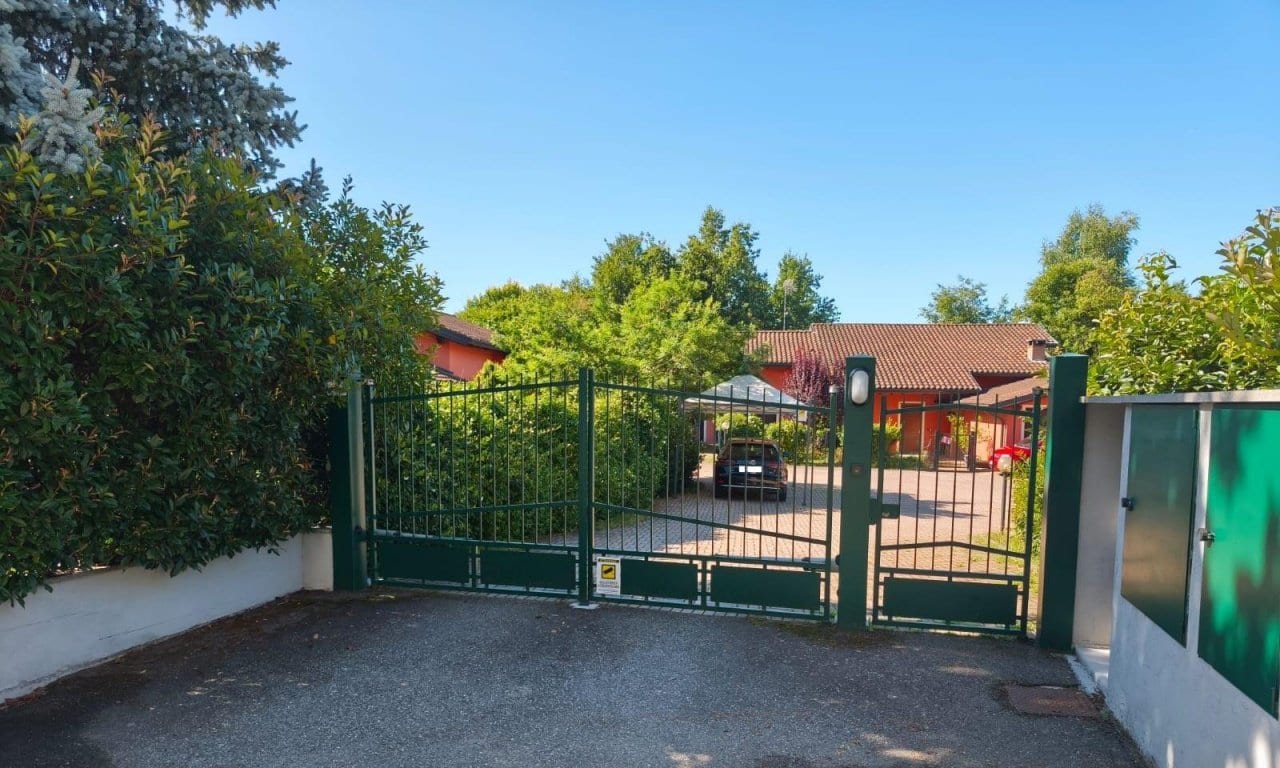 VILLA A SCHIERA in VENDITA a ROPPOLO